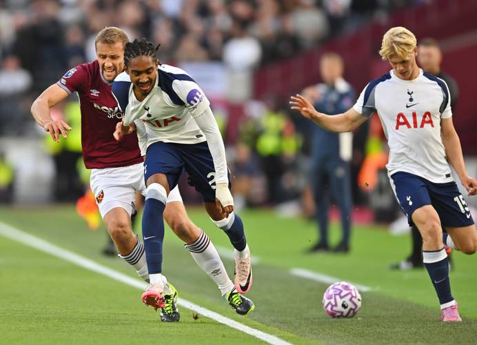 强势复苏！凯尔特人近12战10胜，排名飙升东部第三（绿军状态回暖，近12场豪取10胜，东部升至第三）