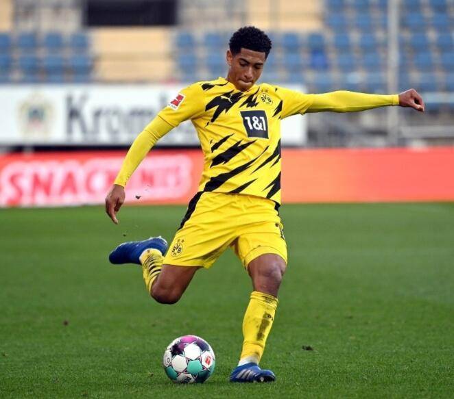 型男四连拍！📷（镜头连发四张，型男出镜！📷）