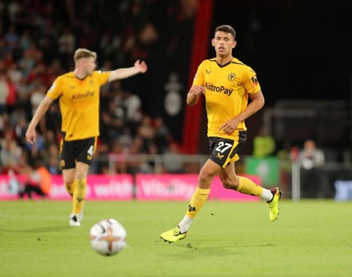 埃奇库姆成76人队史最年轻得分20+助攻5+且0失误球员（埃奇库姆成76人史上最年轻单场20+分5+助攻零失误球员）