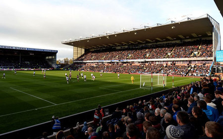 阿拉木图凯拉特因天气更换主场，新主场有屋顶和温控系统（受天气影响，阿拉木图凯拉特迁至配备屋顶与温控的新主场）