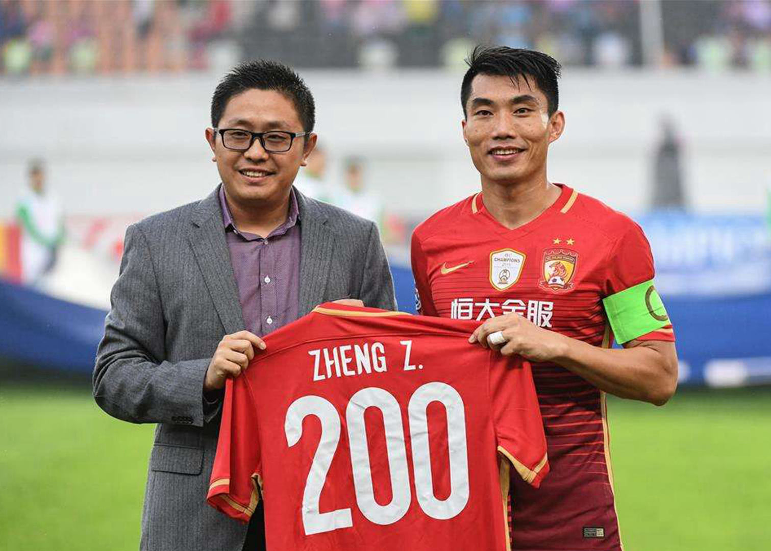 法尔克：凯恩与拜仁愿意续约至2028年，他愿意世界杯后再谈（法尔克：凯恩与拜仁有意将合同续至2028年，谈判将于世界杯后进行）