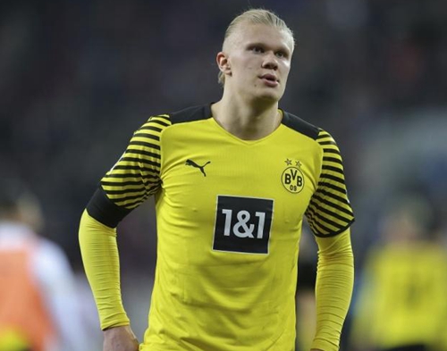 上海海港火力全开豪取三连胜（上海海港攻势如虹，连下三城）