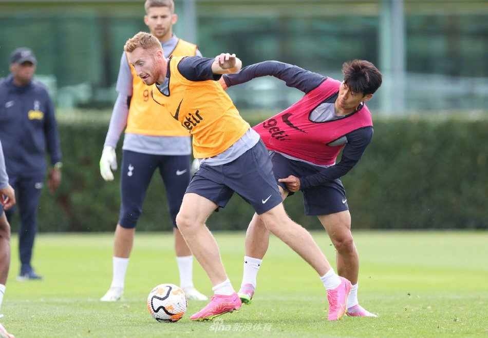 前锋射门力度与准度如何兼顾？（前锋怎样平衡射门力量与精准度？）