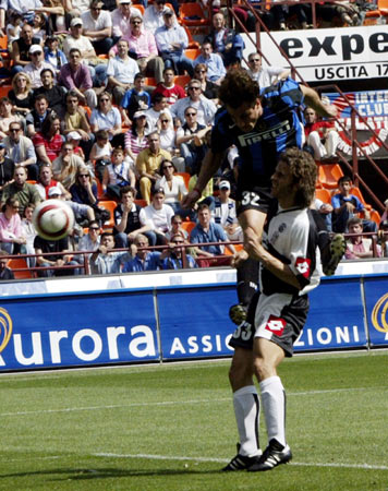 抢先俱乐部一步，皮奥代表国家队打进在圣西罗的首个进球（皮奥在圣西罗收获国家队首球，领先俱乐部一步）