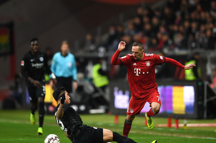 曼联重返英超前六（曼联再度跻身英超前六）