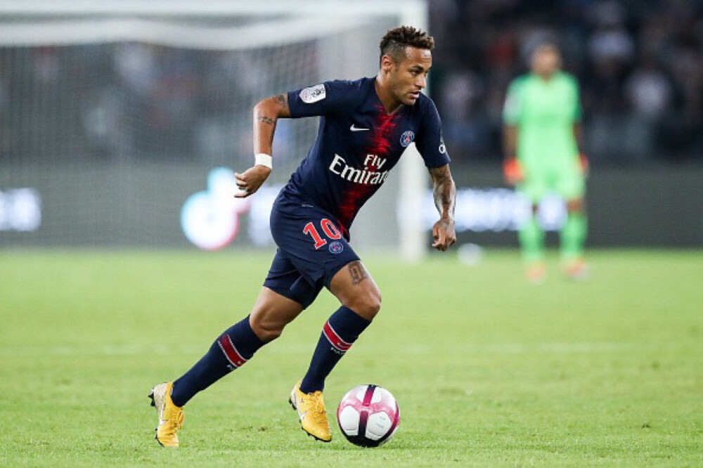 5分钟闪击马赛，圣吉罗斯收获建队128年首个欧冠主场进球（仅用5分钟攻陷马赛，圣吉罗斯斩获队史128年首个欧冠主场进球）