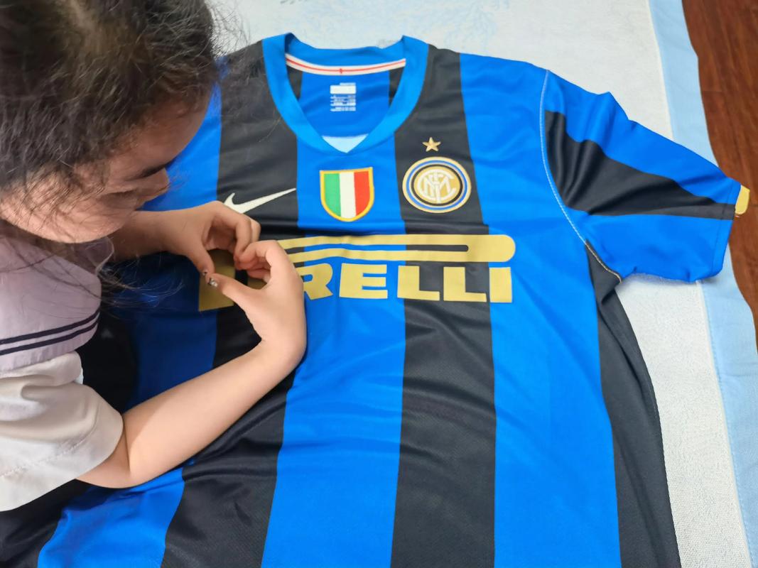 意甲10月最佳球员候选：恰尔汗奥卢、莱奥、安古伊萨在列（意甲10月最佳球员提名：恰尔汗奥卢、莱奥、安古伊萨入围）